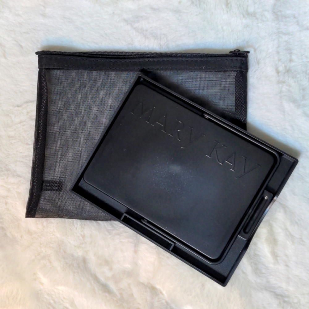 Traveling Mirror within Tray